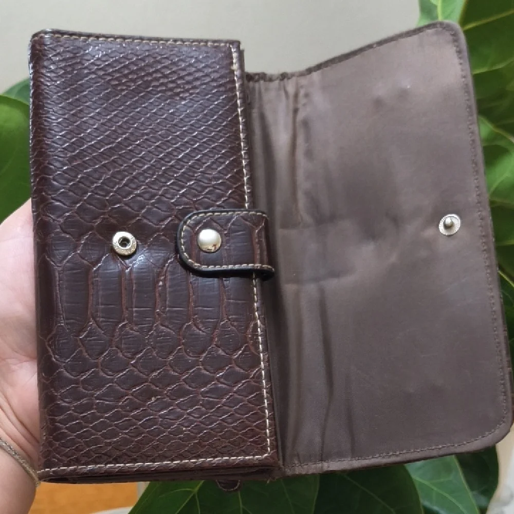 Elegant Brown Leather Clutch - Picture 7 of 10